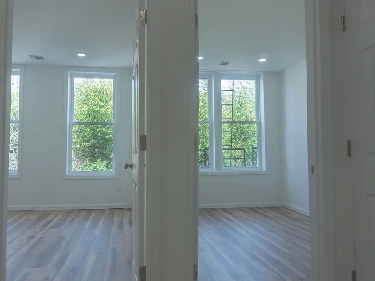 576 Newark Ave #2L — Photo 9