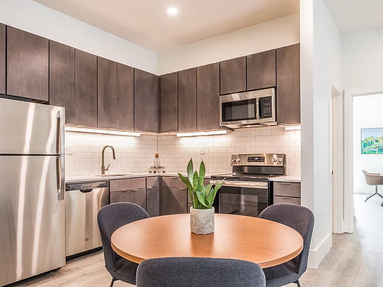 436 E Vermilion St #207 — Photo 4