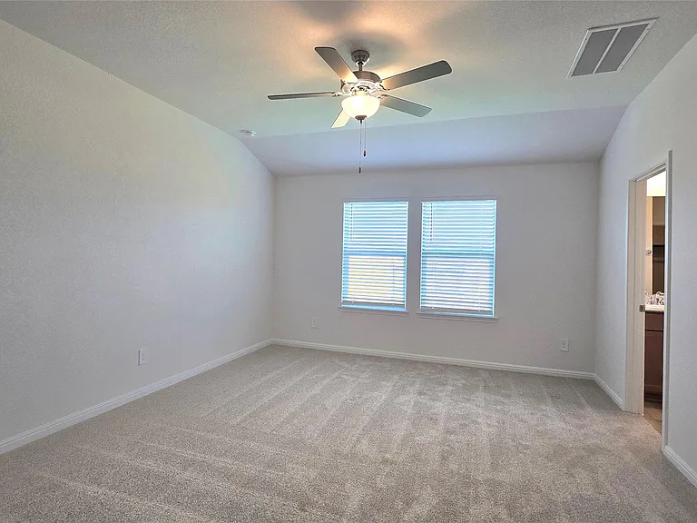 122 Holmby Dr — Photo 9