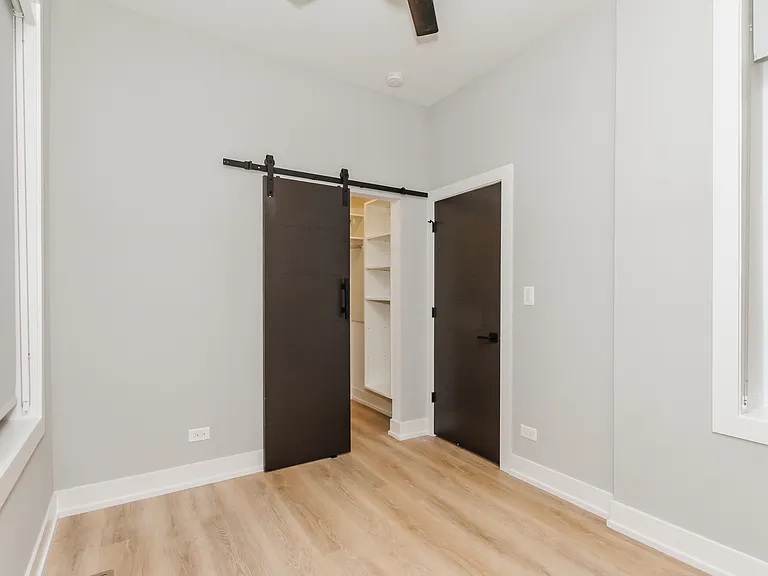 716 S Laflin St #1F — Photo 12