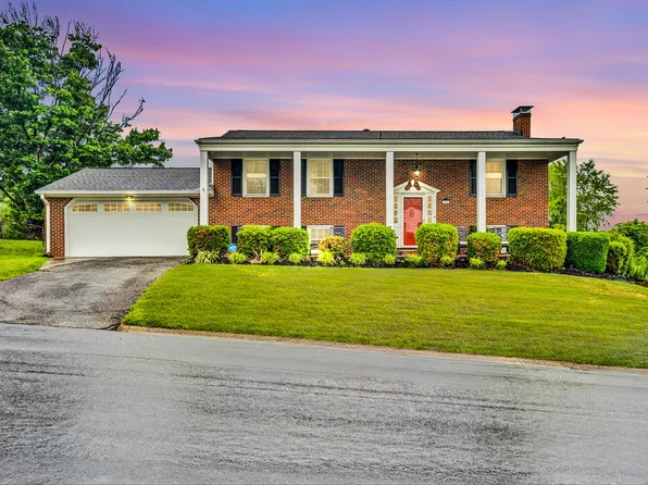 1028 Finney Dr, Vinton, VA 24179