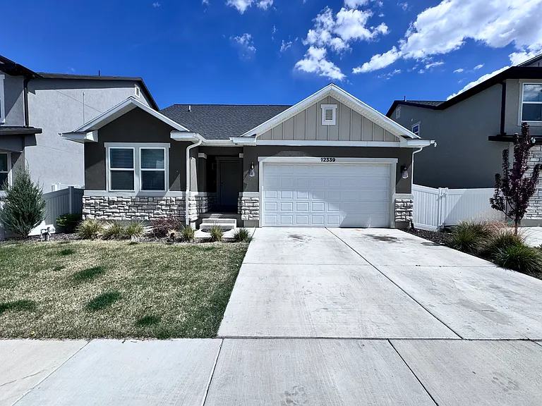 12339 S Remy Rd — Photo 2