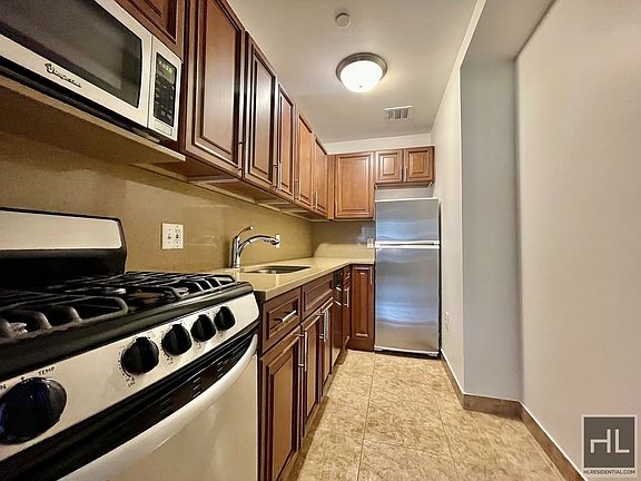 4th image of 91 Macon St #101