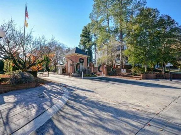 4th image of 149 Berry Tree Ln
