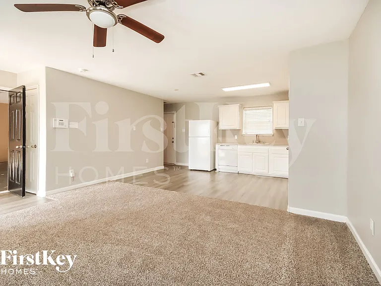 2621 Marlin Dr — Photo 2