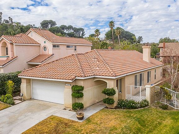 2nd image of 25908 Santa Susana Dr