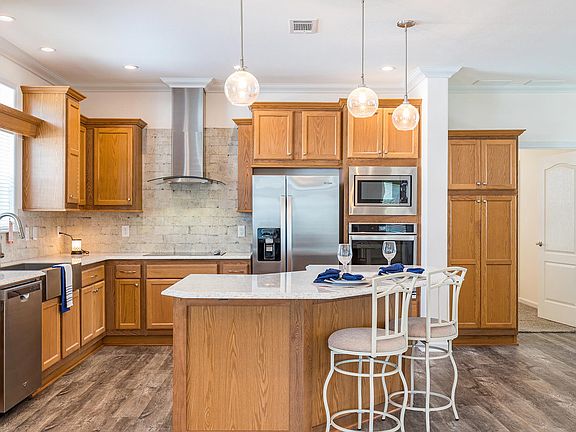 4th image of 6708B Lakewood Dr #75