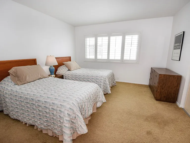 102 Antigua Ct — Photo 17