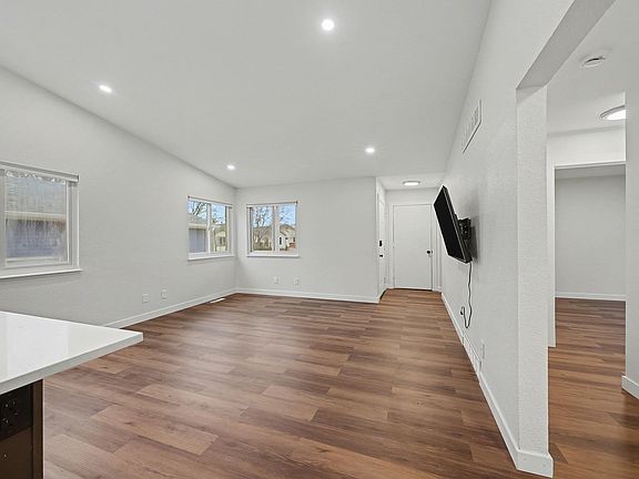 4th image of 150 Donovan Ct #A