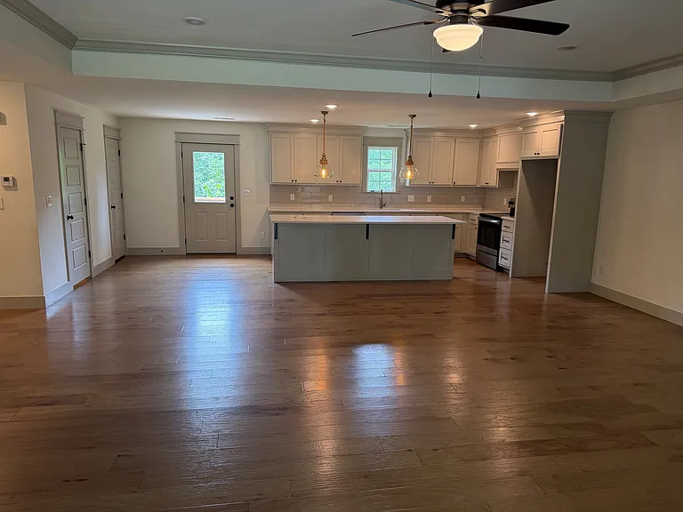 7 Tiverton Ln — Photo 4