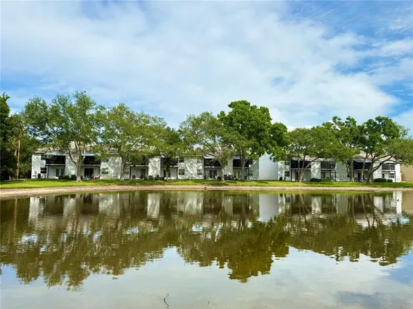 3821 N Oak Dr Unit J31, Tampa, FL 33611