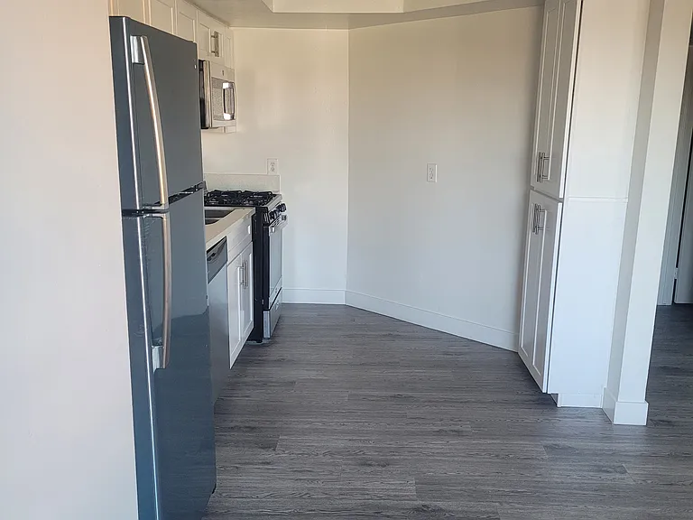 165 N Hoover St — Photo 111