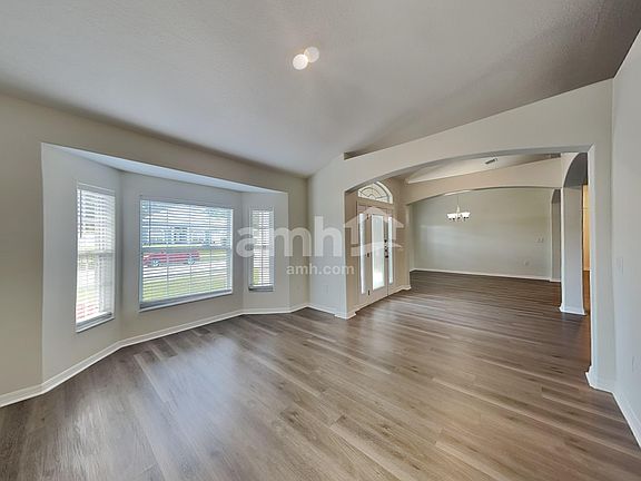 5th image of 1805 Farris Dr