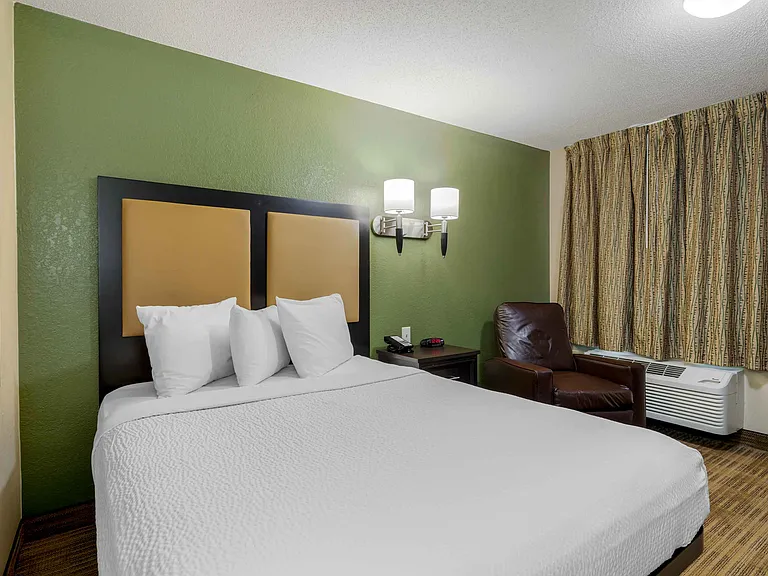 Studio Suite - 1 Queen Bed