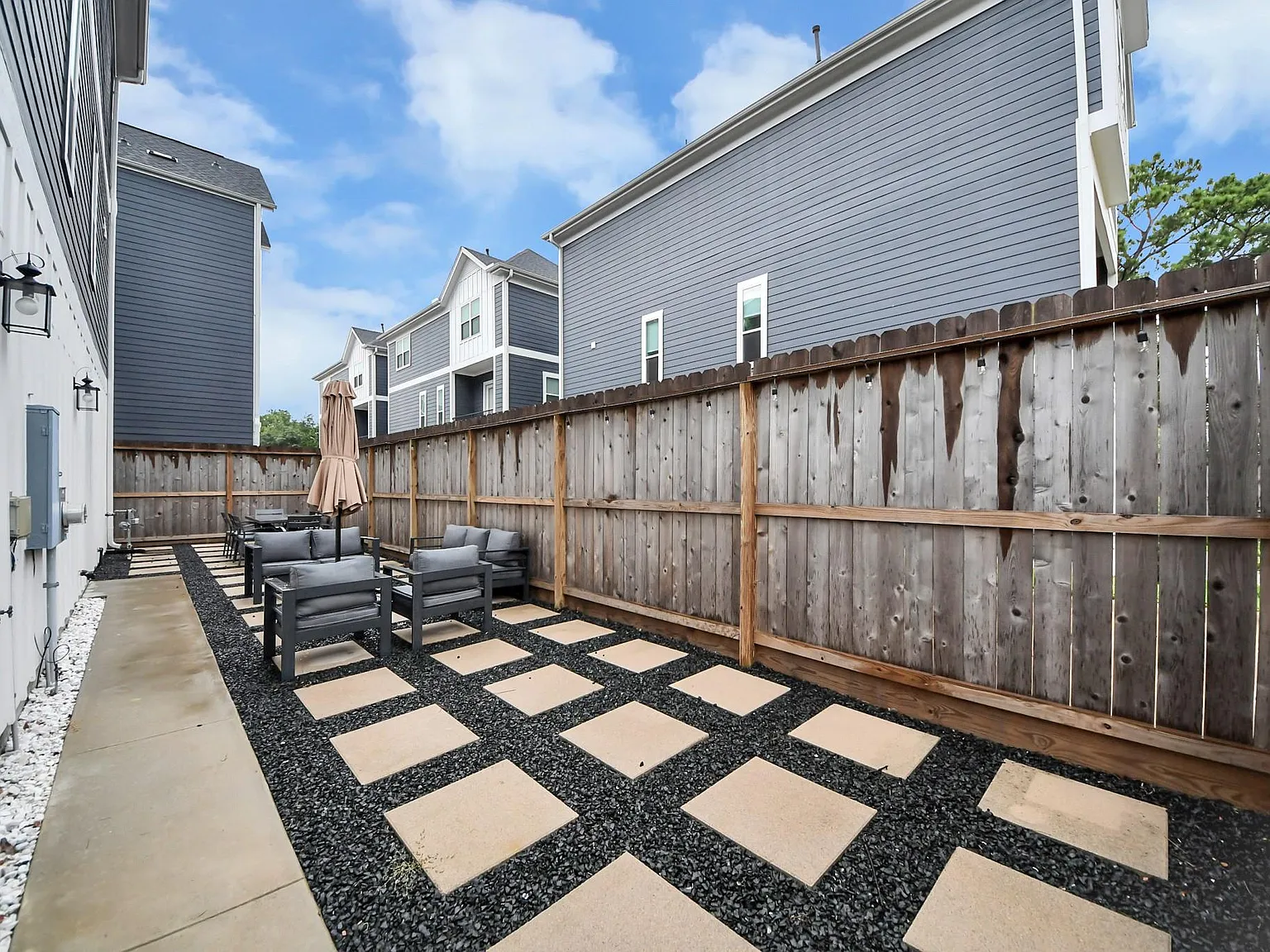 3 bed, 3.5 bath, 1888 sqft, $2,950 — Photo 2