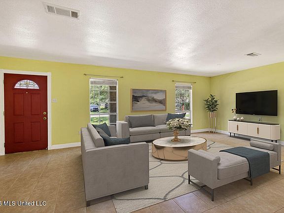 4th image of 1301 Churchill Dr