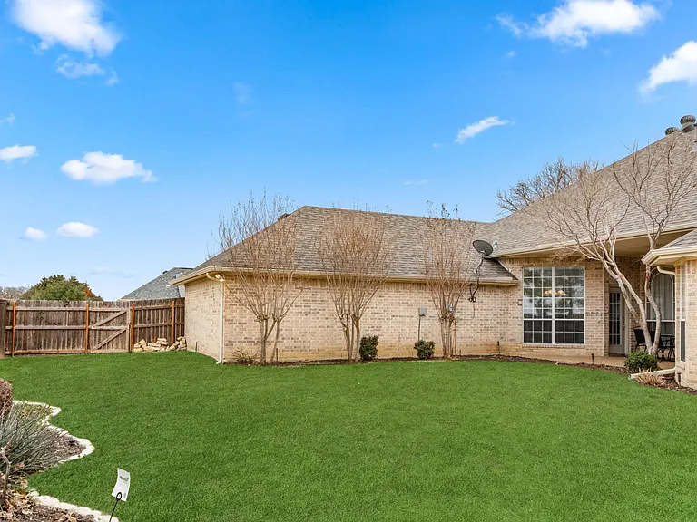 118 W Greenbriar Ln — Photo 41