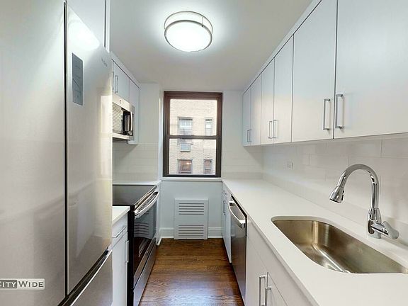 4th image of 219 E 69th St #3S