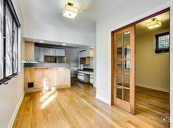 5th image of 2128 N Hoyne Ave #1