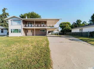 926 Hall St W, Moose Jaw, SK S6H2S4