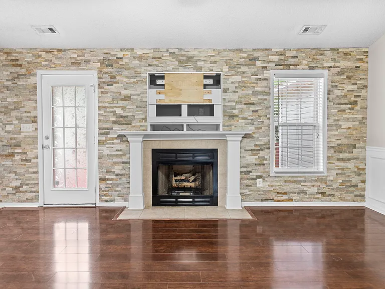 530 Sunpointe Dr — Photo 7