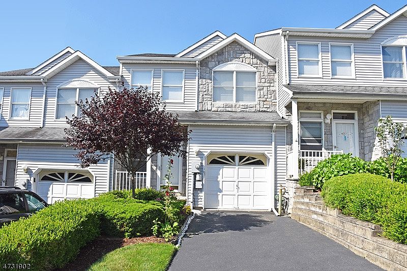 1st image of 70 Summerhill Dr