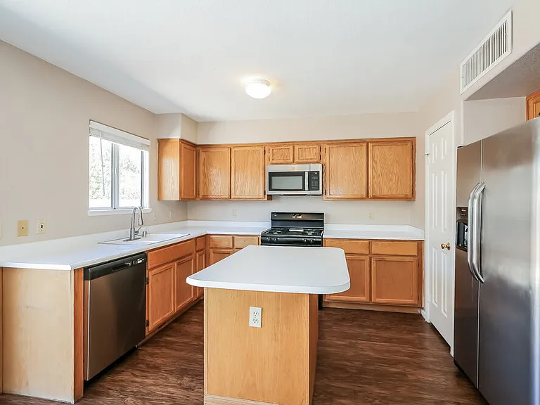 7512 Hickory Hills Dr — Photo 9