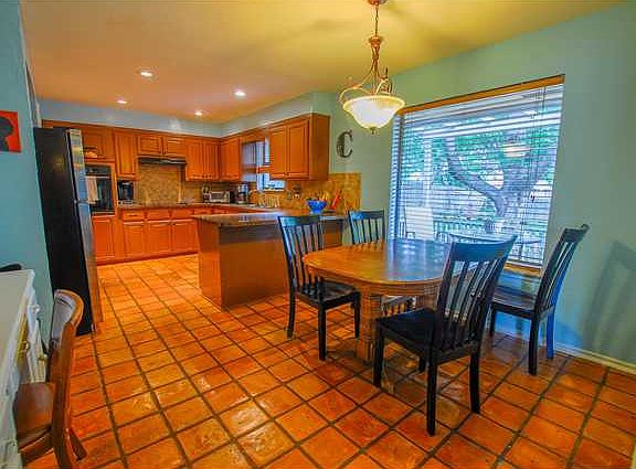 4th image of 208 E Parkland Dr