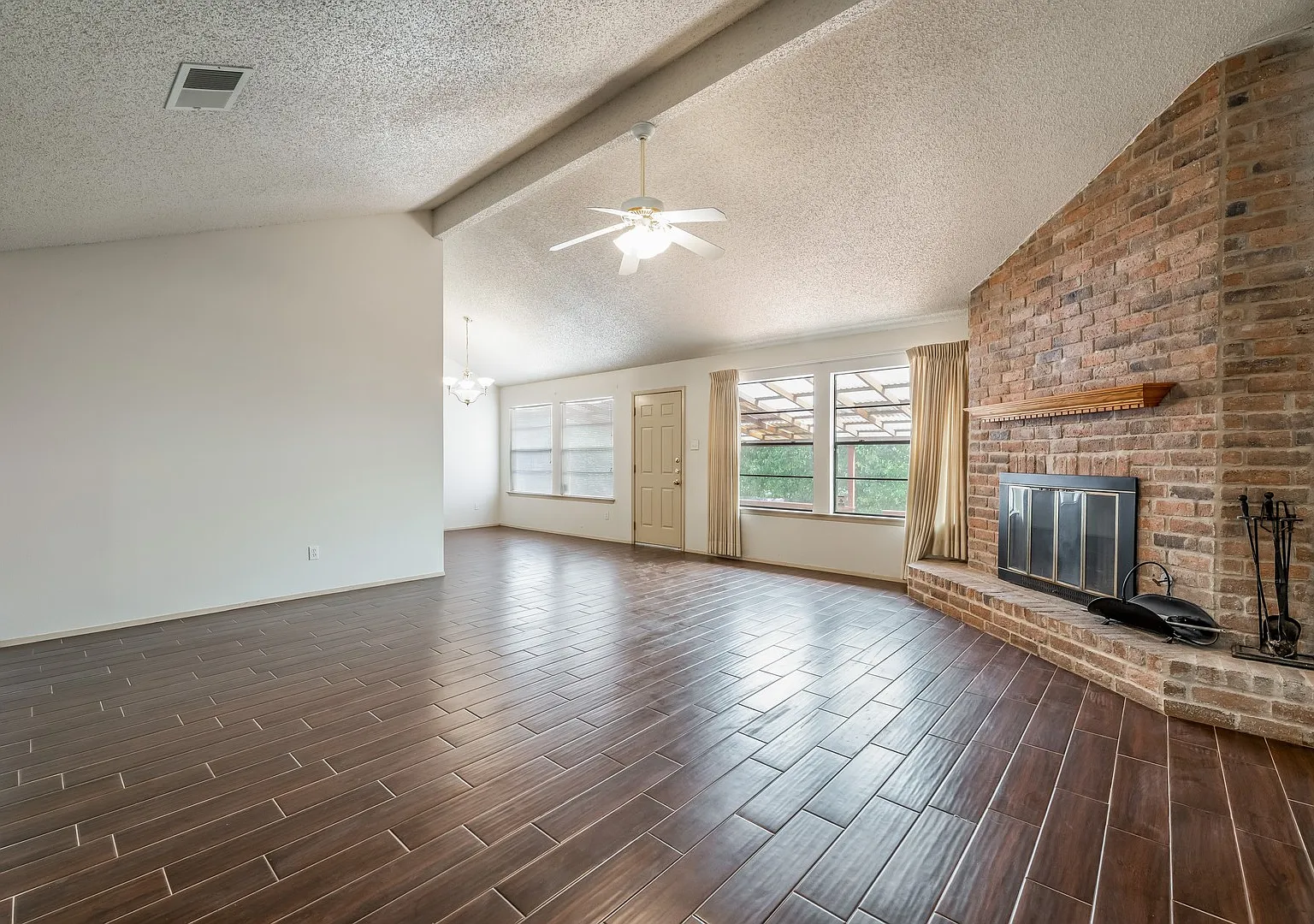Charming Cottage in North Park Estate - Prime Location! — Photo 3