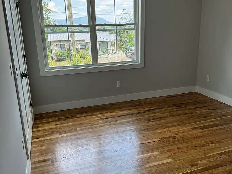 185 Riverview Dr #1 — Photo 6