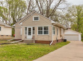 711 40th St, Des Moines, IA 50312