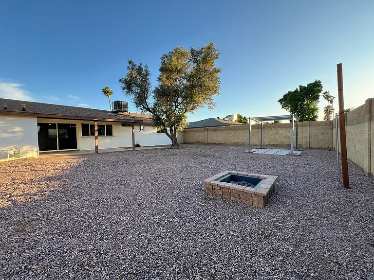 2508 E Loyola Dr — Photo 45