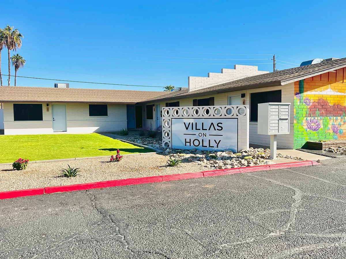 Building Photo - Villas on Holly