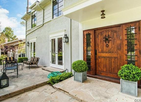 3rd image of 2043 N Victoria Dr