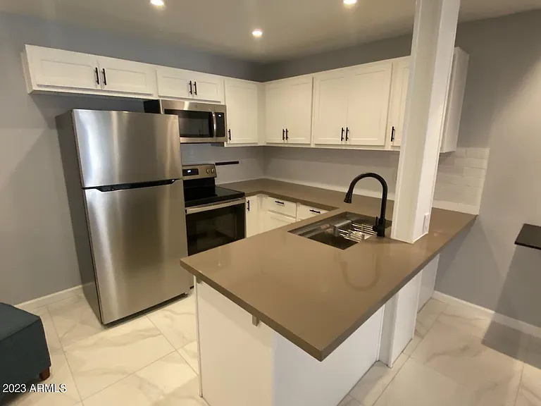1820 E Morten Ave #123 — Photo 2