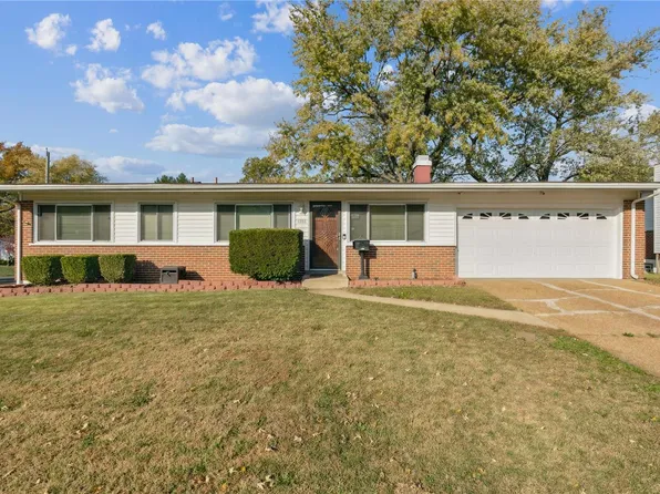 1355 Arlington Dr, Florissant, MO 63033