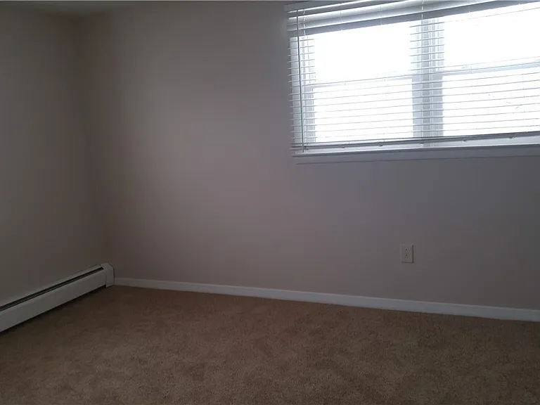 101 Milford Dr E — Photo 6