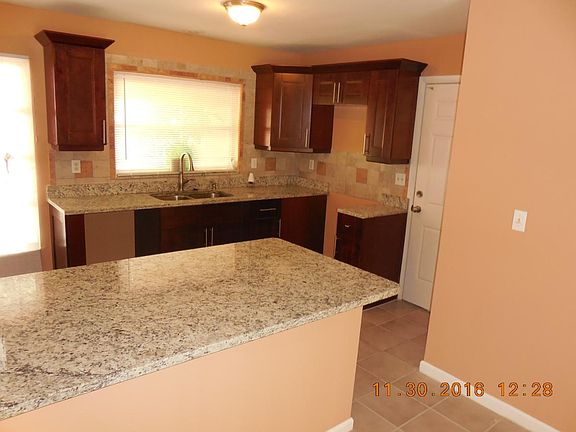 4th image of 120 SW 34th Ln