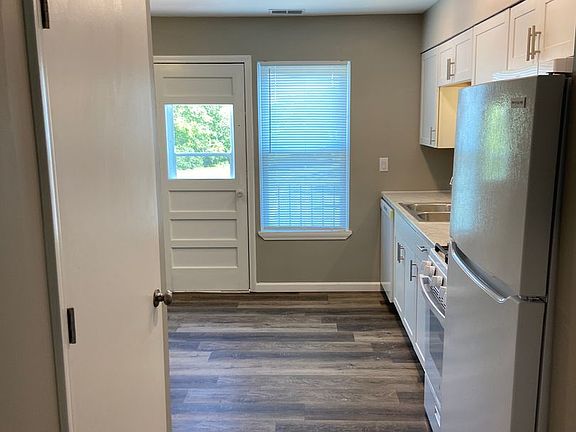 4th image of 906 Georgian Dr APT F
