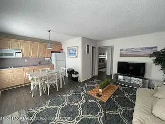 1401 Boulevard #B8 — Photo 6