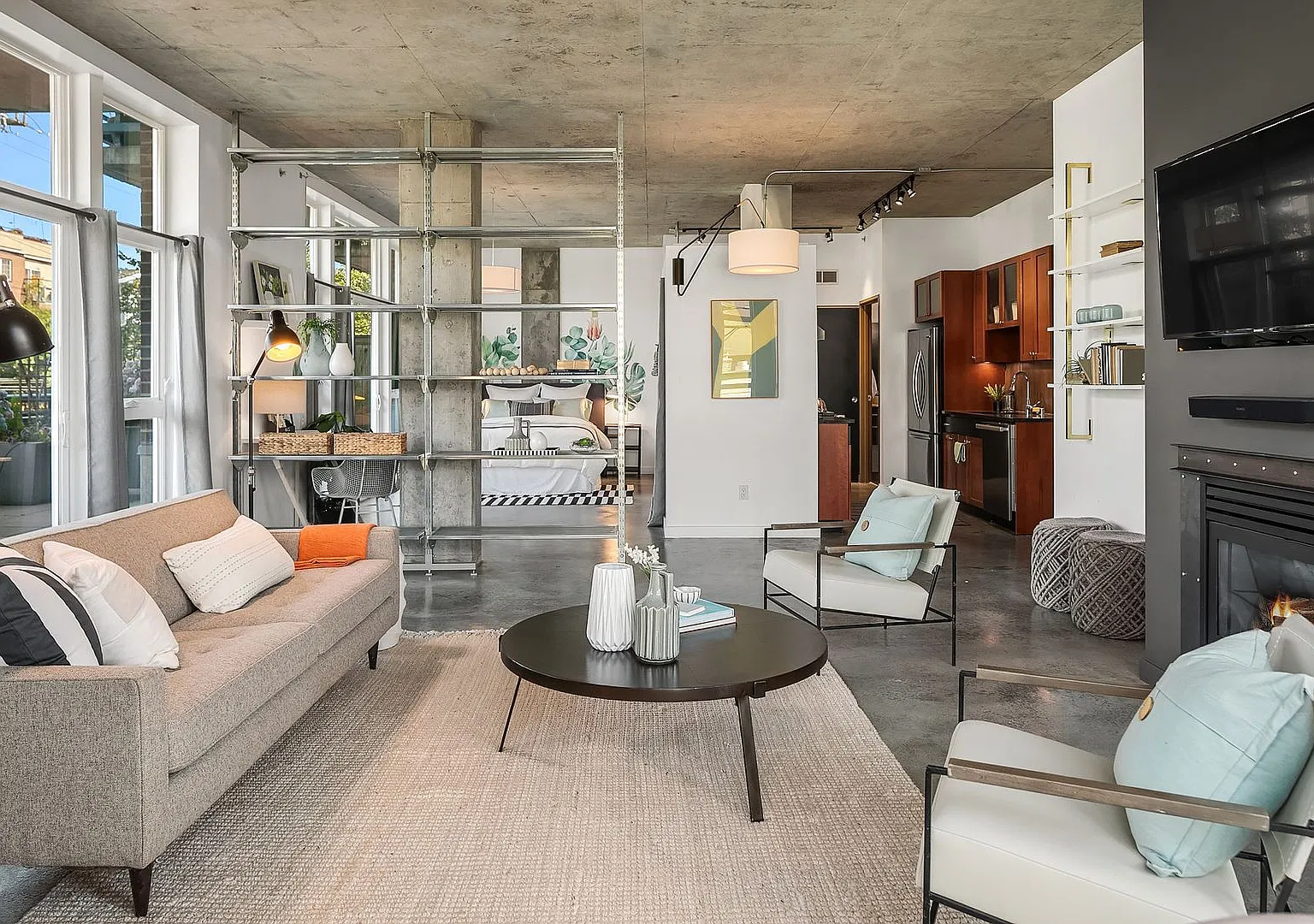 Industrial Chic Eastlake Condo near Lake Union — Photo 4