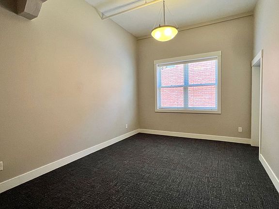4th image of 959 Wealthy St SE