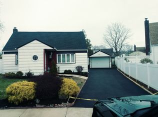 985 Marc Ct, Uniondale, NY 11553