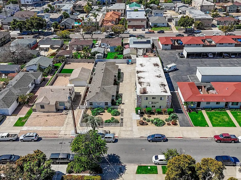 228 Twin Oaks Ave — Photo 18