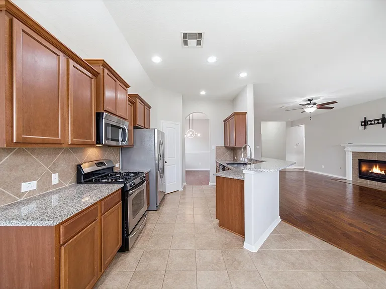 4207 Canterbury Park Ln — Photo 10