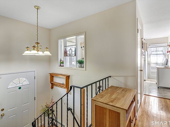 5th image of 44 Meadowbrook Road