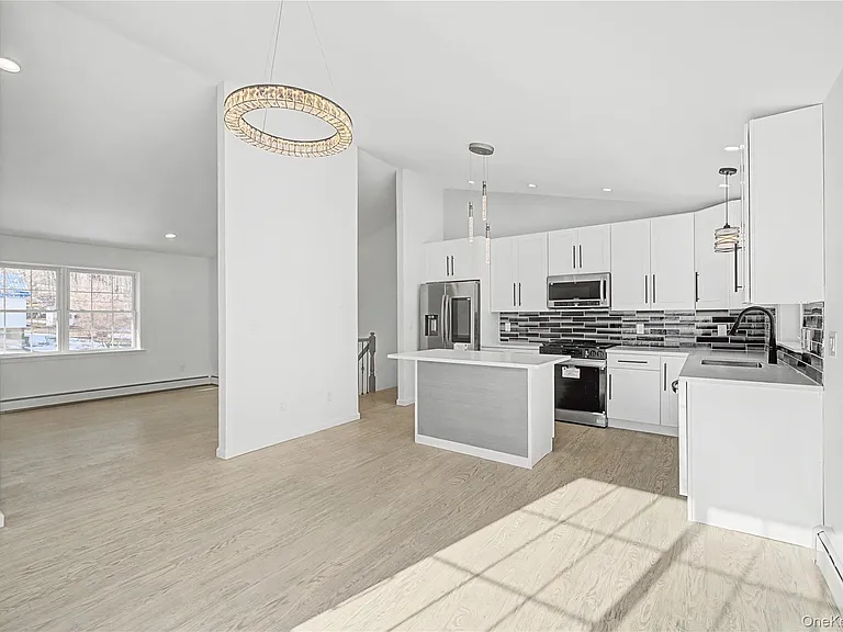 25 Clinton St — Photo 13