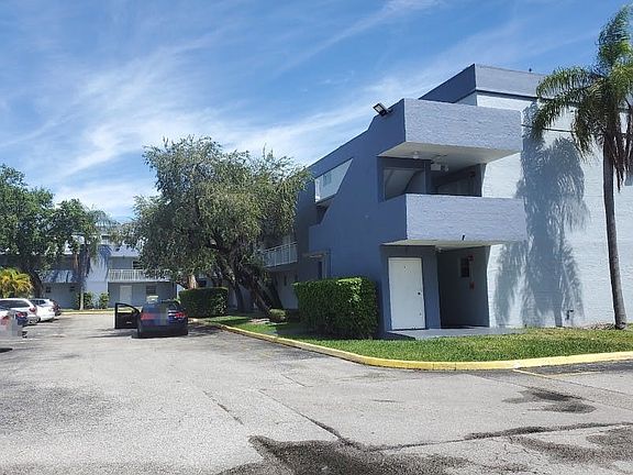 3rd image of 9369 Fontainebleau Blvd APT J209