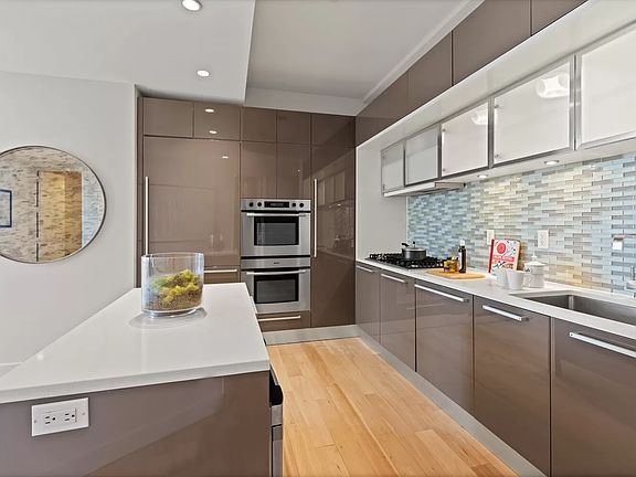5th image of 75 Wall St APT 35O