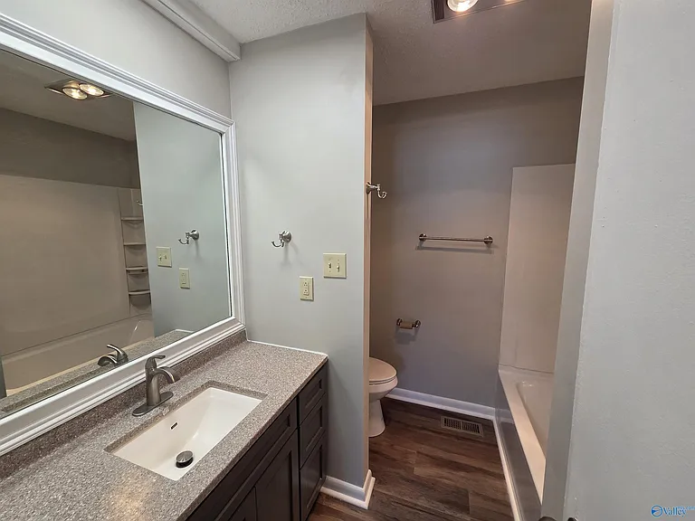 1209 Governors Dr SE — Photo 17
